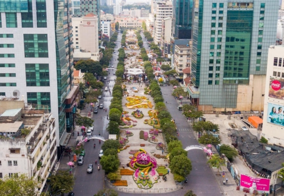 Nguyen Hue Walking Street – A Bustling Nightlife Destination